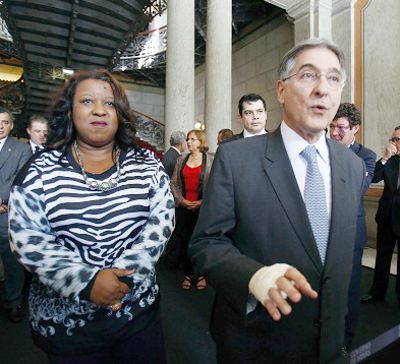 Governo de Minas aposenta 1.478 servidores da educação